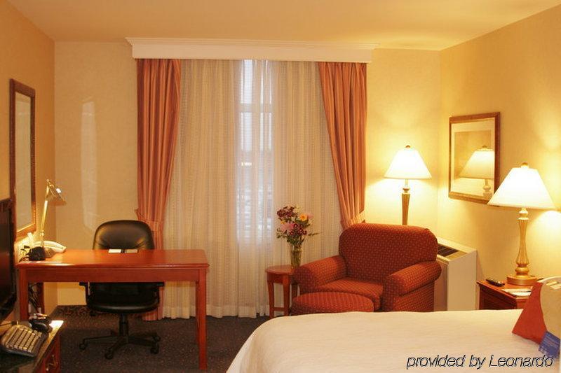 Hilton Garden Inn West Edmonton Habitación foto